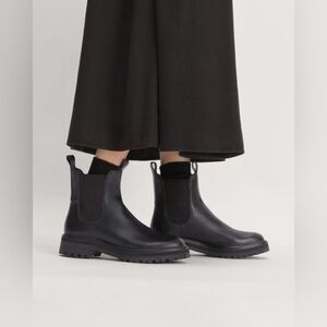 NIB Everlane The Lug Chelsea Boot in Vintage Black w/ Chunky Lug Outsole, Size 9